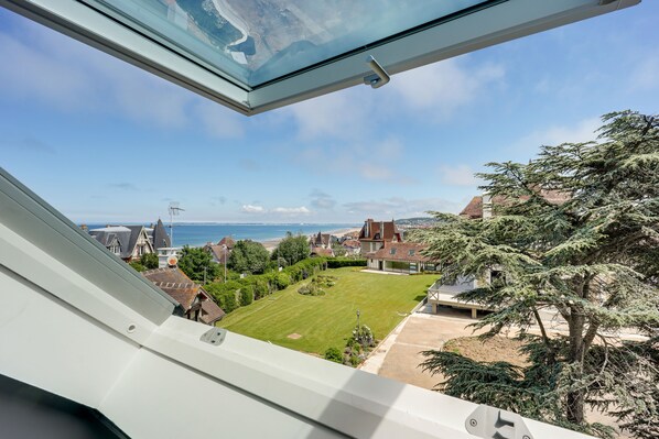 Property grounds - Beautiful Villa with Heated Pool Sauna Sea view 2 min to beach, 8 pers. (Benerville-sur-Mer)