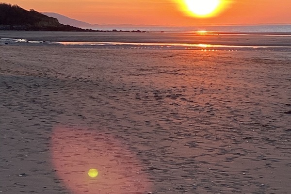 Beach nearby, sun loungers