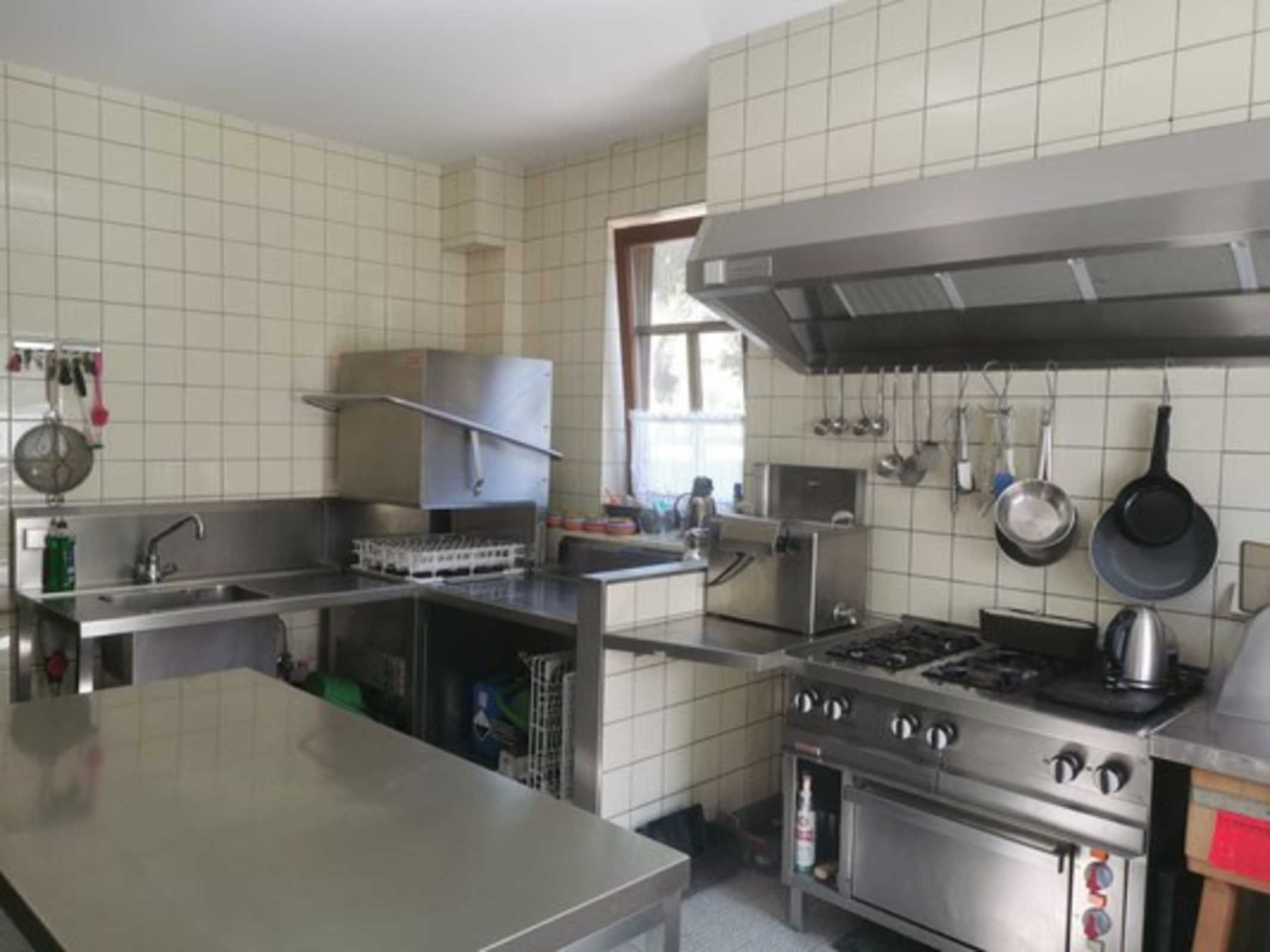 Réfrigérateur, micro-ondes, four, lave-vaisselle