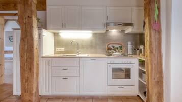 Fridge, oven, dishwasher, coffee/tea maker