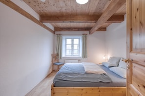 2 bedrooms, travel crib, WiFi, bed sheets