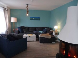 Televisión y chimenea 