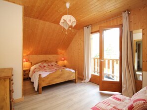 3 bedrooms, travel crib, free WiFi