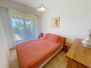 1 bedroom - T2 with terrace in La Favière, near beaches and shops (Bormes-les-Mimosas)