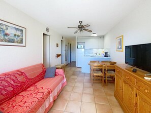 TV - T2 with terrace in La Favière, near beaches and shops (Bormes-les-Mimosas)