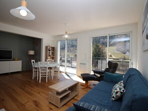 TV - Charming T2 with Wifi and parking in Mont-Dore (Mont-Dore)