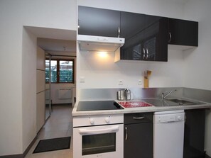 冷蔵庫、電子レンジ、オーブン、食器洗い機