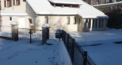Mont-Dore: Unabhängiges Haus mit umzäuntem Garten in der Nähe von Geschäften und Thermen