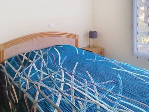 2 bedrooms, free WiFi - Luxurious 68m² 2BR Apartment, 500m from Beach, A/C, Wifi, Loggia, Parking - Bormes Les Mimosas (Bormes-les-Mimosas)