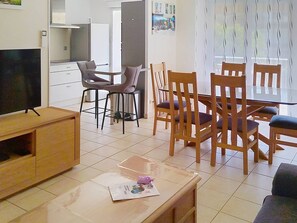 Dining - Luxurious 68m² 2BR Apartment, 500m from Beach, A/C, Wifi, Loggia, Parking - Bormes Les Mimosas (Bormes-les-Mimosas)