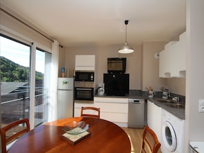 Fridge, oven, stovetop, dishwasher - Modern T3 with WiFi and parking - Mont-Dore (Mont-Dore)