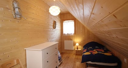 Geräumiges Chalet mit Terrasse, Wi-Fi und Parkplatz