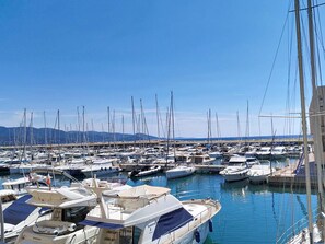 Marina - 3-star 1-BR apartment in La Favière with pool and parking (Bormes-les-Mimosas)