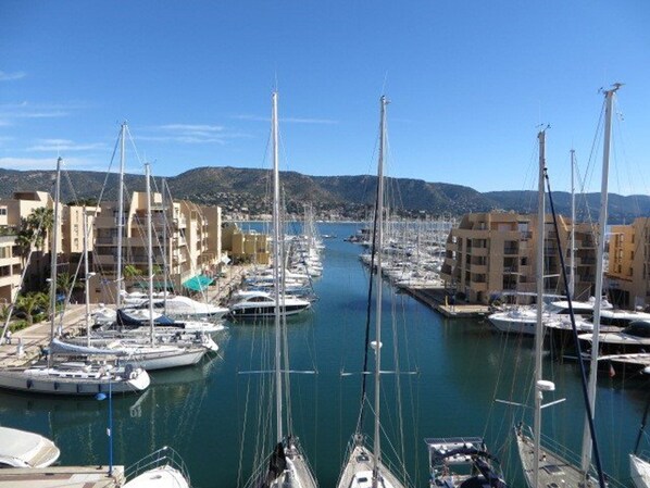 Marina - 3-star 1-BR apartment in La Favière with pool and parking (Bormes-les-Mimosas)