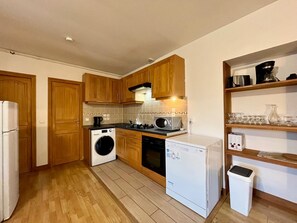 Réfrigérateur, micro-ondes, four, lave-vaisselle