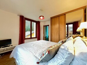 2 bedrooms, travel crib, free WiFi - La Bourboule: Comfortable T3, Parking, WiFi (La Bourboule)