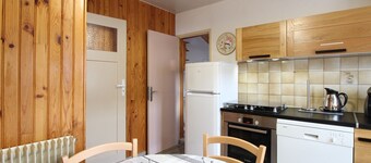 Chalet 6 rooms, sleeps 8, near center, WIFI