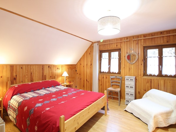 4 chambres, lit de bébé portatif, accès au Wi-Fi (inclus)