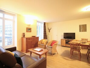 TV - T2 bis apartment with WIFI and parking in town center, near thermal baths (La Bourboule)
