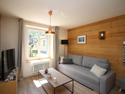 Mont-Dore, renovated 2-bedroom with garden, parking, wifi