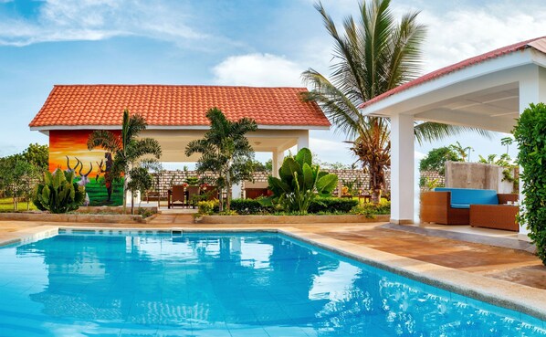 Outdoor pool - 400 metres to the beach! (Kikambala)