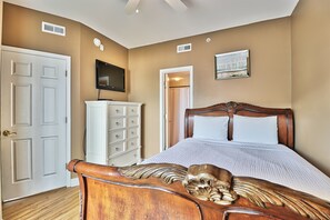 6 bedrooms, iron/ironing board, travel crib, free WiFi