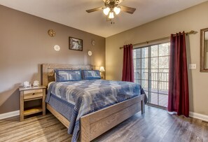 4 bedrooms, iron/ironing board, free WiFi, bed sheets - Saddleback Retreat, Hot Tub, Awesome Game Room, $560 FREE tickets each paid day (Sevierville)