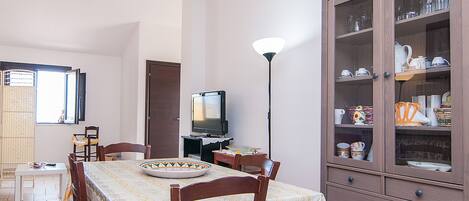 Hus | Eget kjøkken | Kjøleskap, mikrobølgeovn, ovn og kokeplater