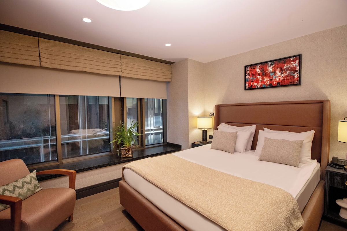 Egyptian cotton sheets, premium bedding, memory foam beds, minibar