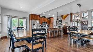 Cottage, Multiple Bedrooms | Dining