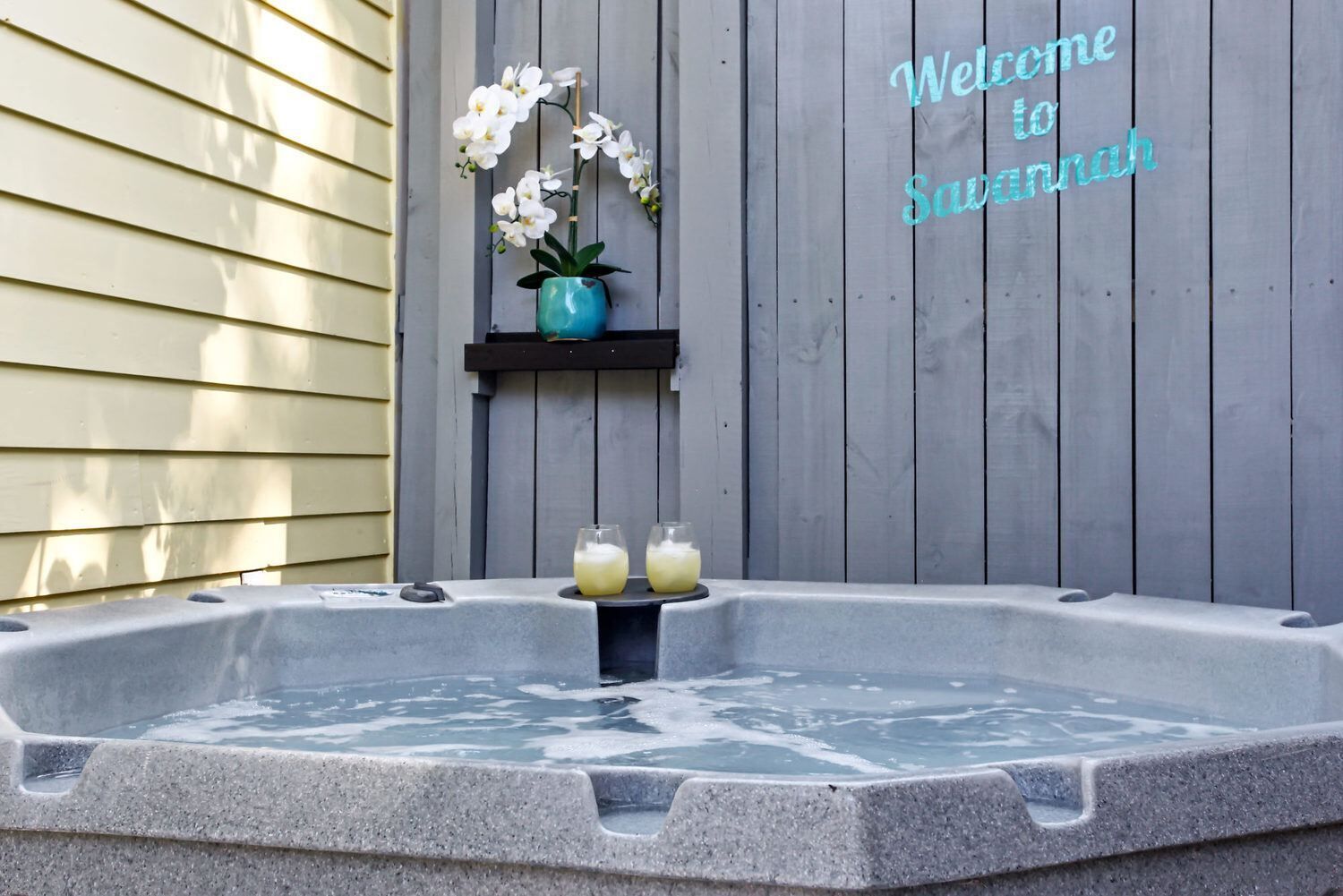Outdoor spa tub