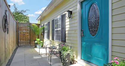 Carriage House W/ Hot Tub! Near Starland Yard