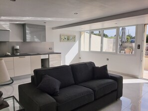 Living area - Seafront apartment (Saint-Cyr-sur-Mer)