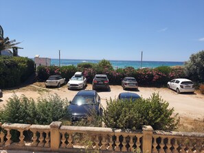 Property grounds - Seafront apartment (Saint-Cyr-sur-Mer)