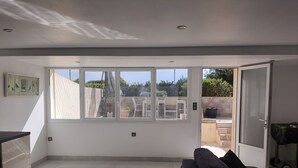 TV - Seafront apartment (Saint-Cyr-sur-Mer)