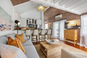 TV - GOOD FEELIN ~ Charming 2 BR/2 Ba Home Conveniently Located w/ Parking! (Key West)