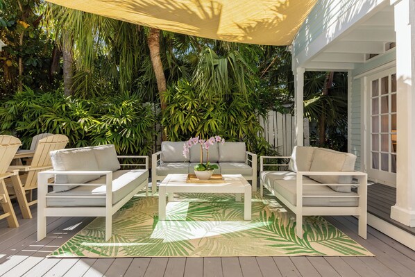 Terrace/patio - GOOD FEELIN ~ Charming 2 BR/2 Ba Home Conveniently Located w/ Parking! (Key West)