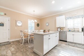 Fridge, microwave, oven, stovetop - 1/2 mike to Beach
Near Grocery & Eateries 
Kayak, Bike, Boat, Fish, Sightsee (Palm Coast beach)