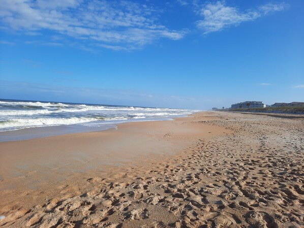 Beach nearby, sun loungers, beach towels