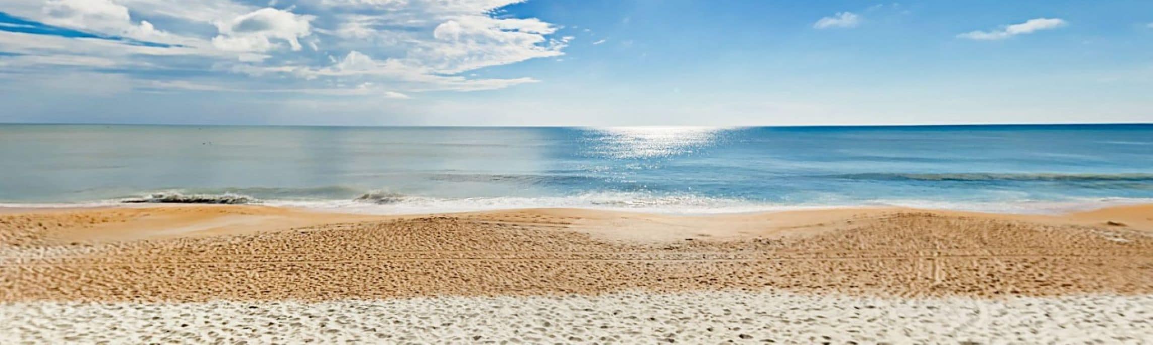 Beach nearby, sun loungers, beach towels