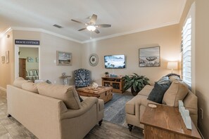 Smart-TV, Bücher, Arbeitsbereiche