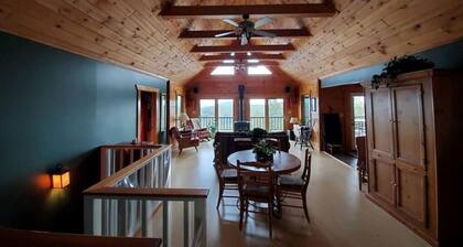 Mountain Cabin with Views of the Blue Ridge Parkway and the Piedmont