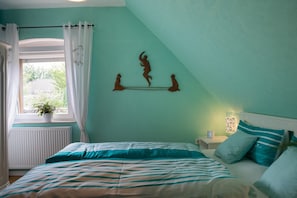 1 bedroom, desk, free WiFi, bed sheets