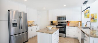 A Tropical paradise backyard pool, family friendly, Boat lift and Dock