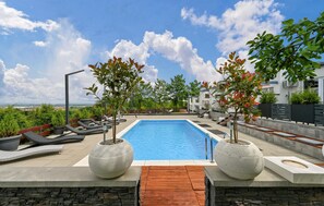 Außenpool, Liegestühle