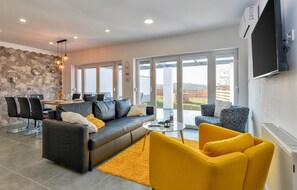 Smart-TV, Tischtennisplatte