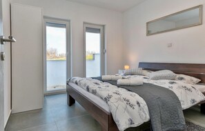 7 Schlafzimmer, Reisekinderbett, kostenloses WLAN, Bettwäsche