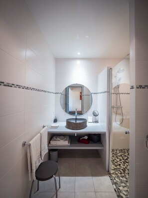 Shower, jetted bath, eco-friendly toiletries, hair dryer