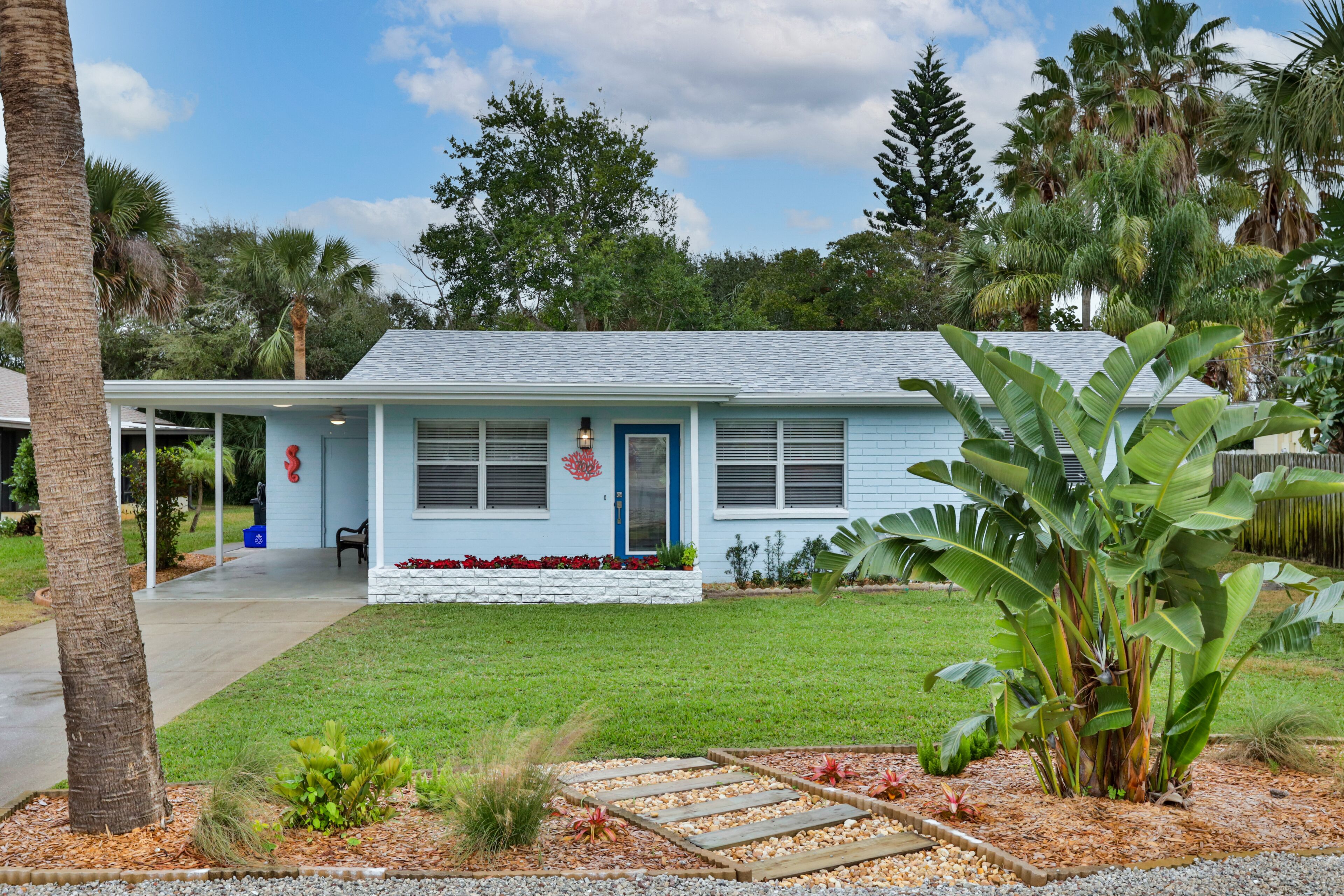 Charming Beach Home two blocks from Beach and walking distance to Flagler Ave