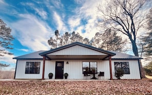 Exterior - NEW! The Blue View Cabin - A Winery and Outdoor Recreation Get Away (Makanda)